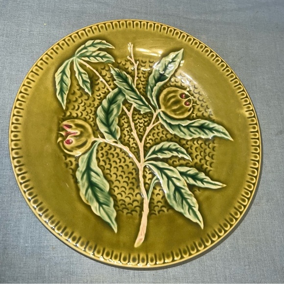 Bordallo Pinheiro Portugal plate, Poppy Flower 8" Green Salad Plate. Used - Picture 1 of 2